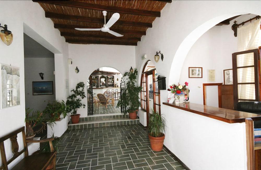 Atlantis Hotel Nausa